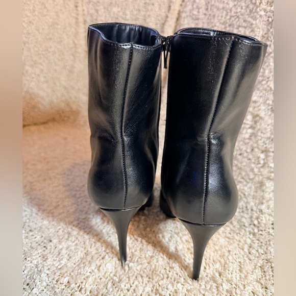 Rouge! Sleek Black Ankle Booties - Picture 3 of 6
